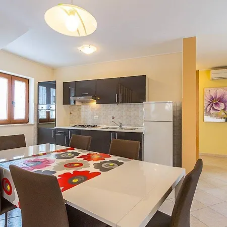 Holiday home Prima Mofardini